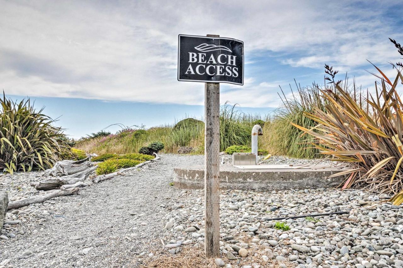 Quiet Waterfront Escape With Hot Tub And Beach Access! Gold Beach Dış mekan fotoğraf